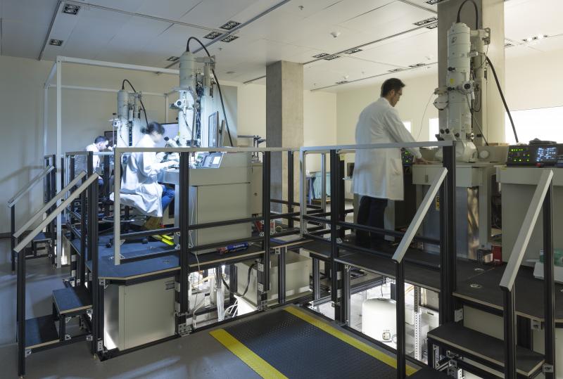  The electron microscope room consists of custom work platforms built around the microscope and raised access flooring to allow researchers to service underneath the rig. Photographer: Lara Swimmer 
